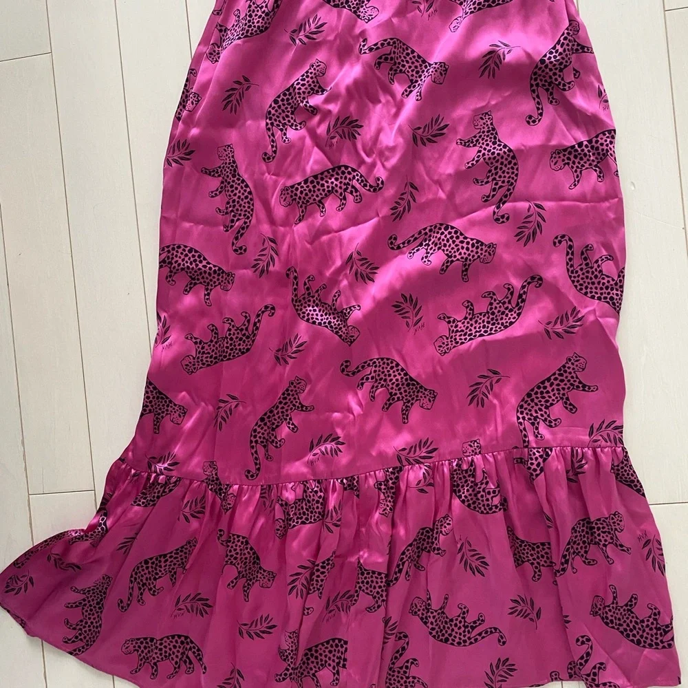 Elegant Pink Animal Print Midi Dress - Picture 4 of 5